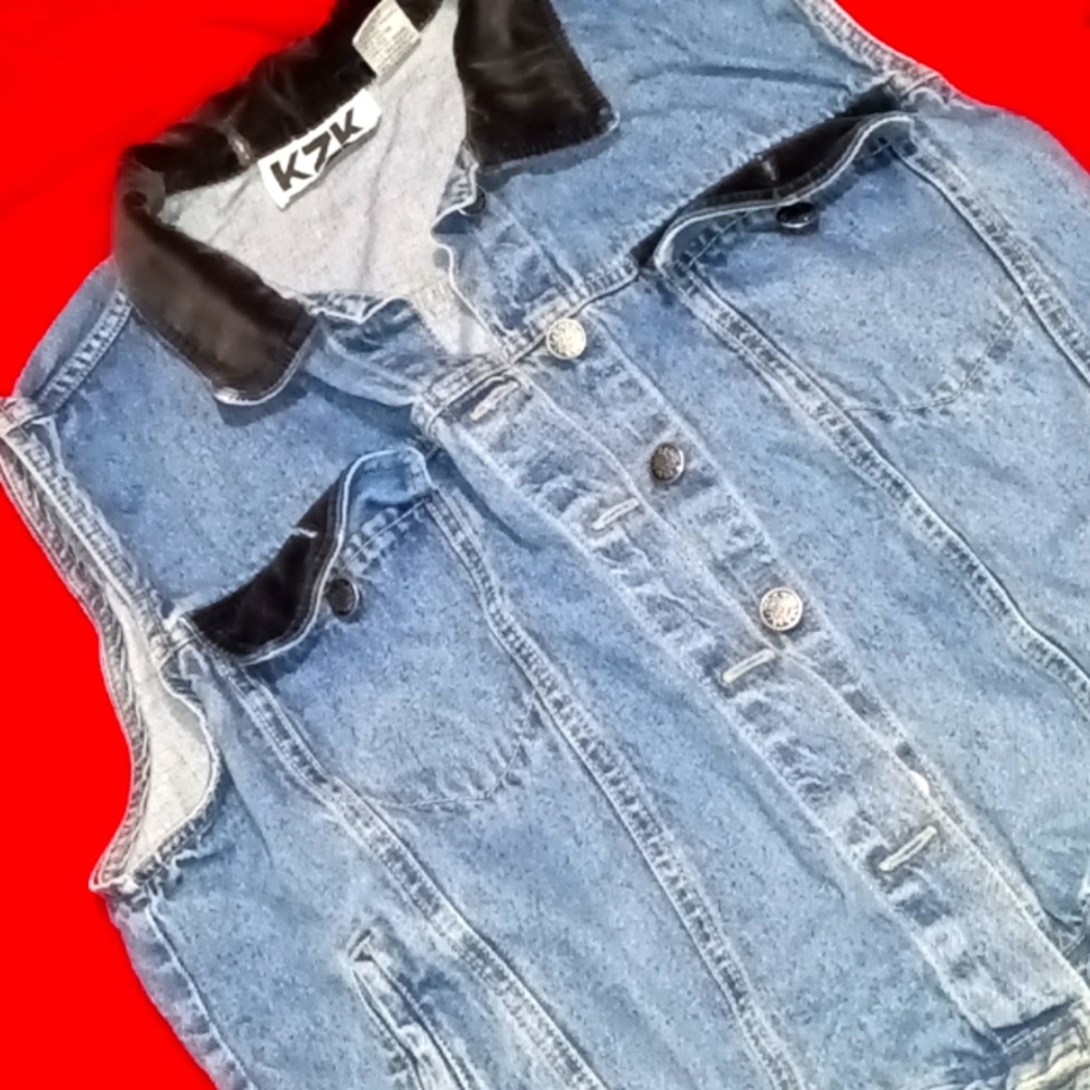 Denim vest with black velvet collar